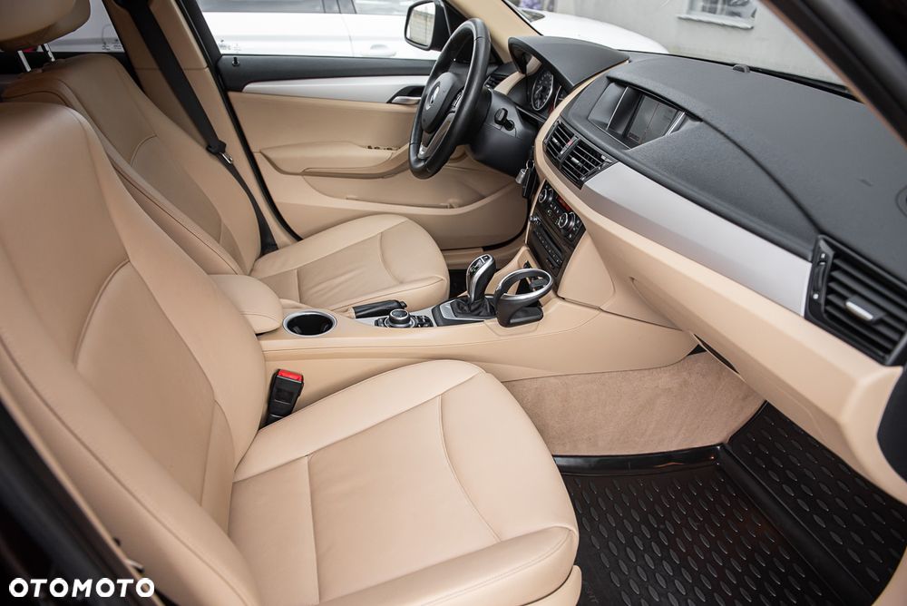 BMW X1 xDrive20d Sport Line - 30