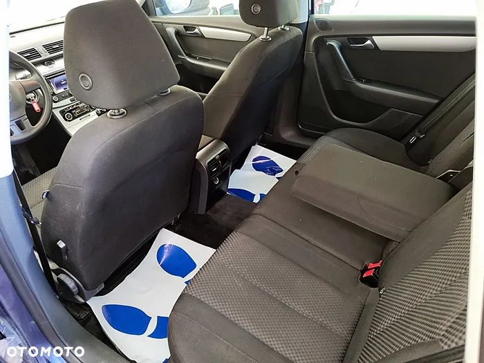 Volkswagen Passat - 32