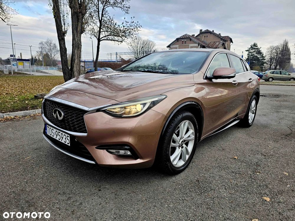 Infiniti Q30 1.6t Premium - 10