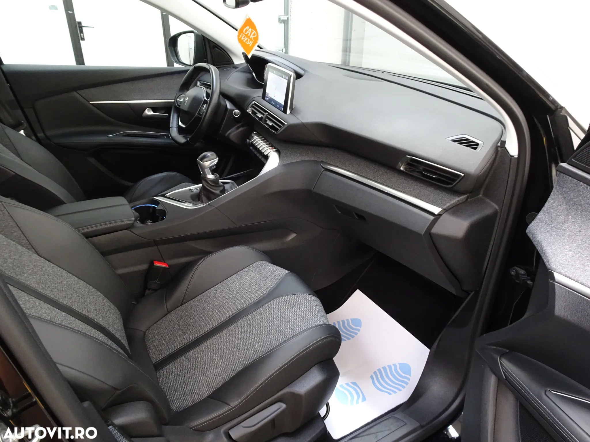 Peugeot 3008 1.2 PureTech Turbo S&S Allure - 13