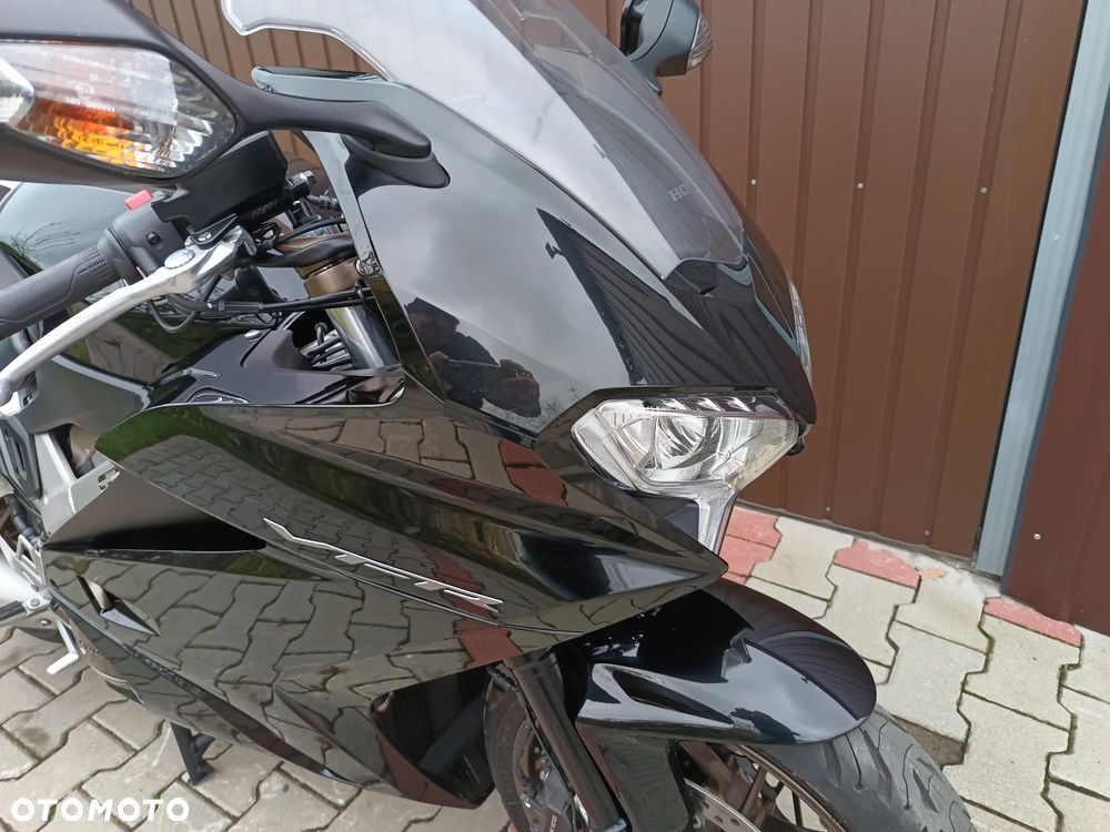 Honda VFR - 12