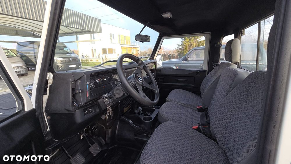 Land Rover Defender 110 Hard Top E - 9