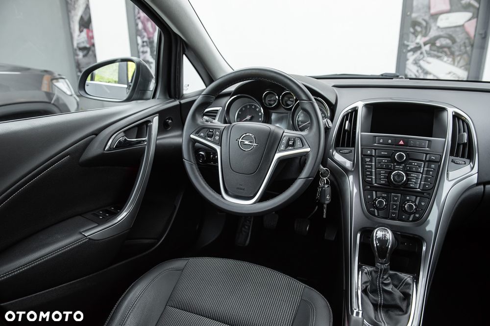 Opel Astra 1.4 Turbo Color Edition - 24