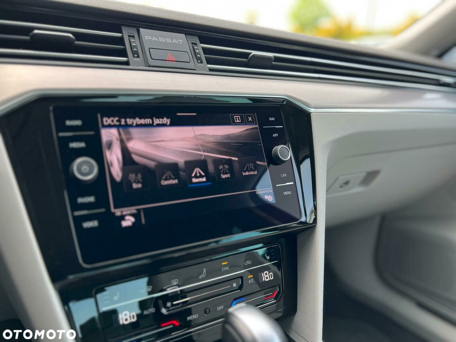 Volkswagen Passat 2.0 TSI Elegance DSG - 25