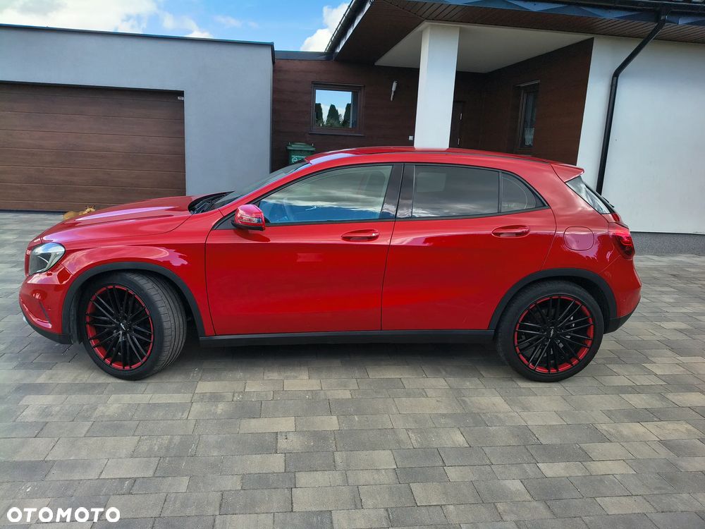 Mercedes-Benz GLA - 2