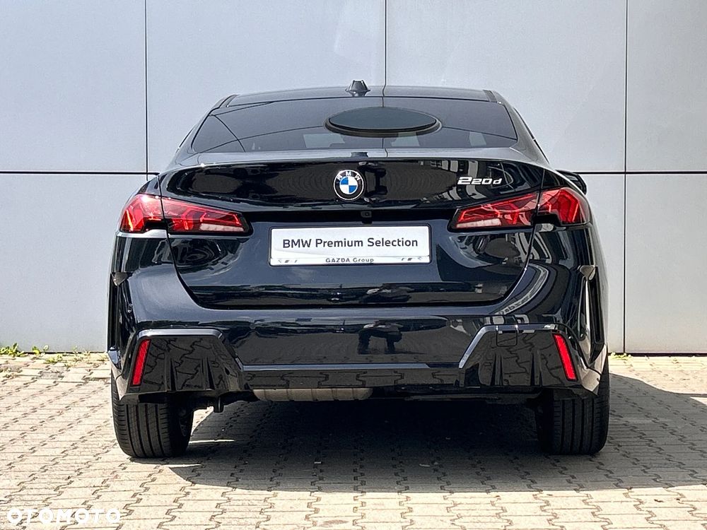 BMW Seria 2 220d mHEV - 11