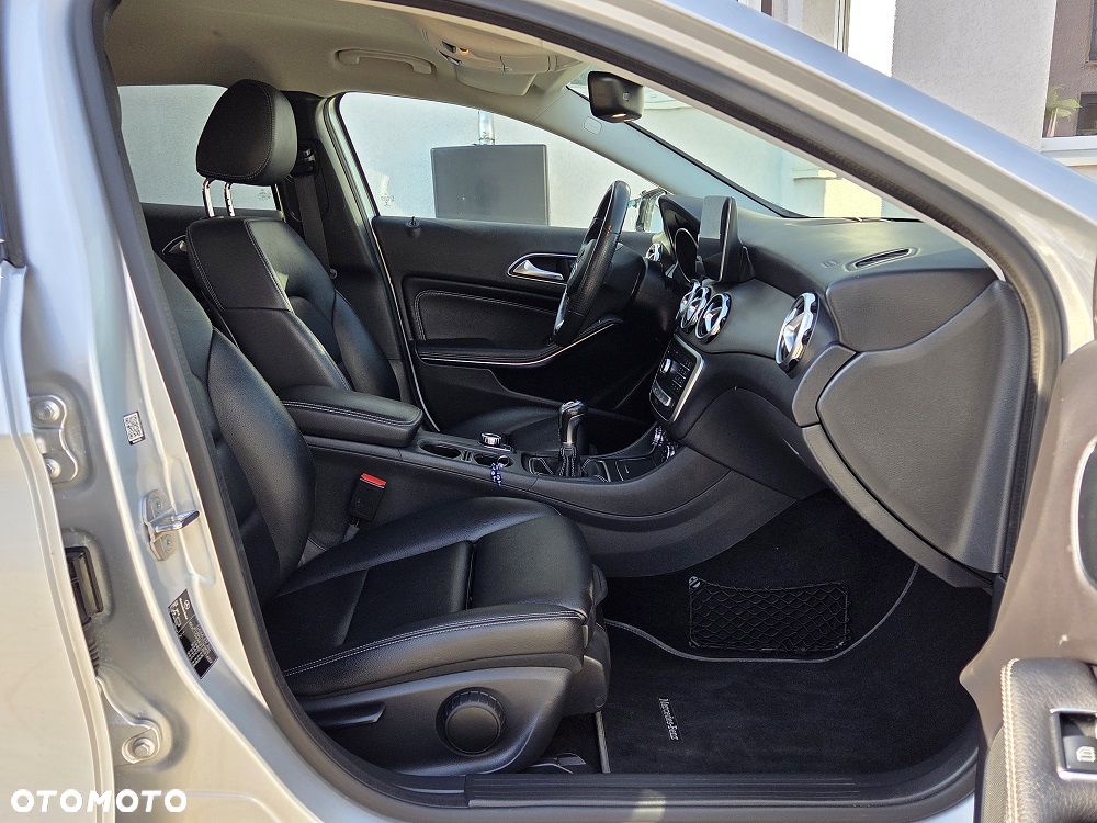 Mercedes-Benz GLA - 9