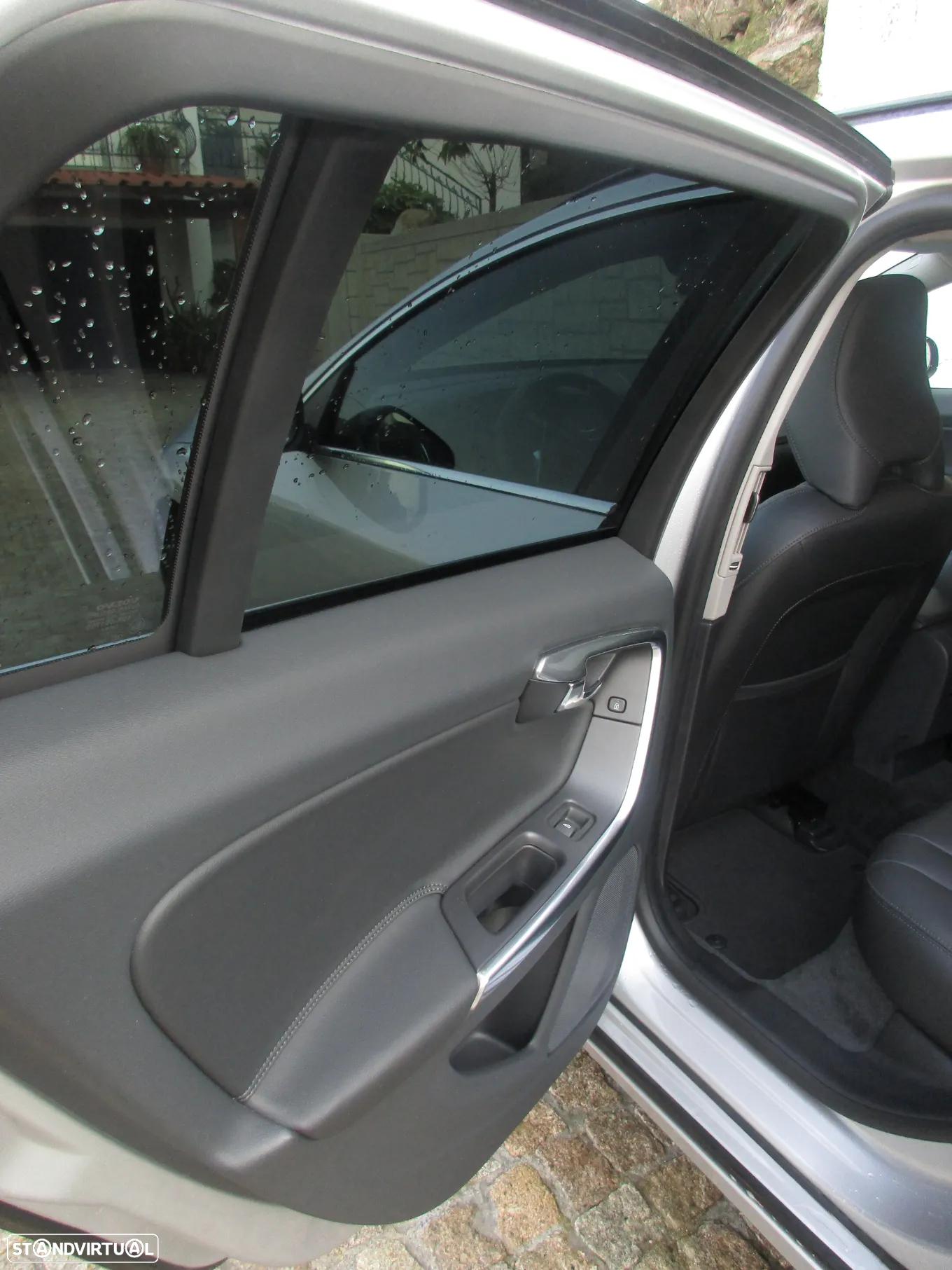 Volvo V60 2.0 D4 Momentum - 21