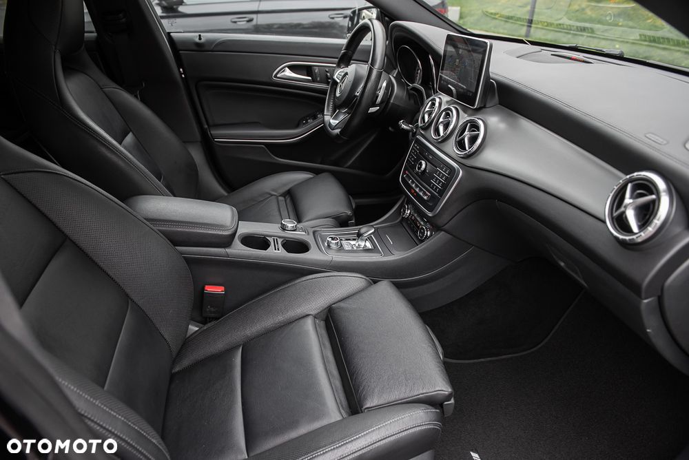 Mercedes-Benz CLA AMG 45 4Matic AMG Sp.sh 7G-DCT - 18
