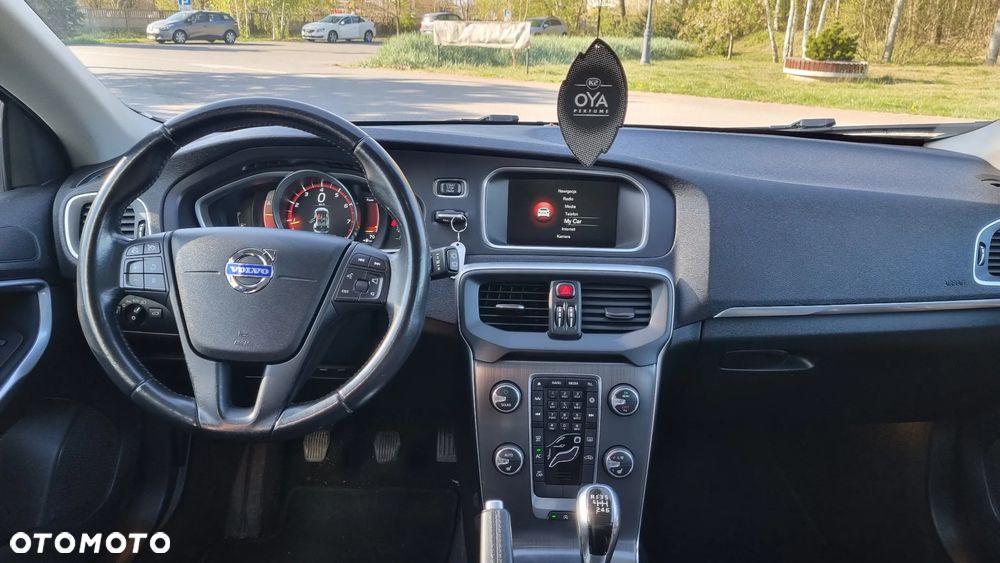 Volvo V40 T2 Momentum - 17
