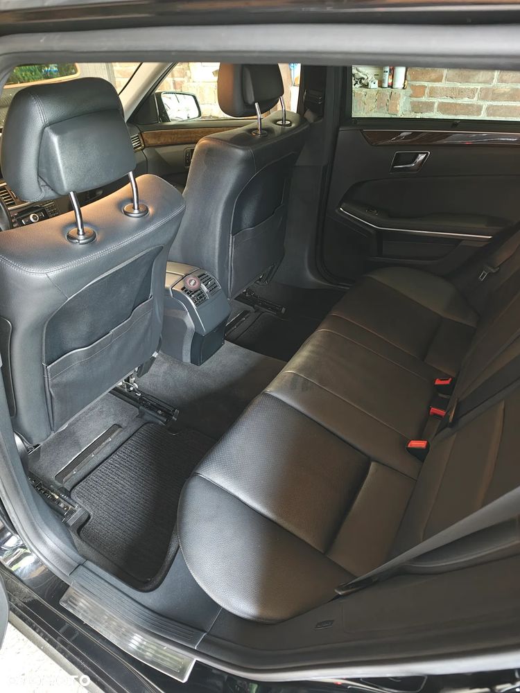 Mercedes-Benz Klasa E 200 CGI BlueEff - 16