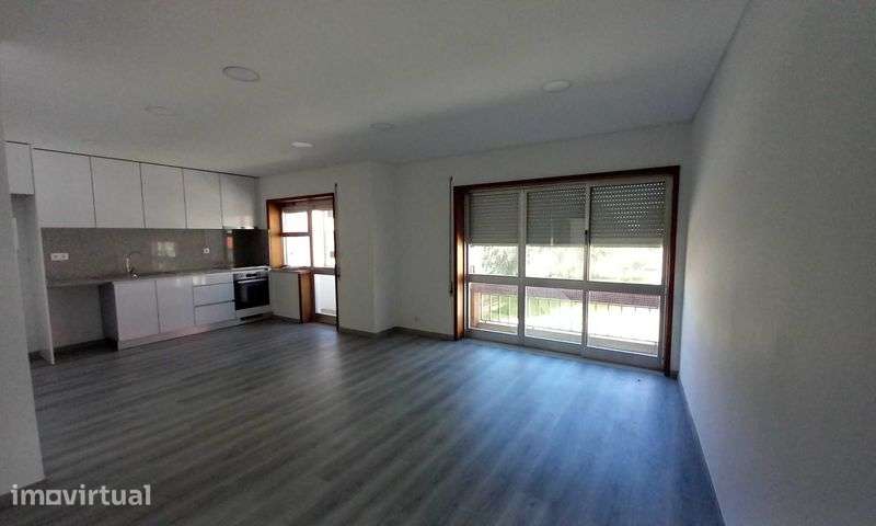 Arrenda-se Apartamento T3 - 2º andar em Espinho - Grande imagem: 2/12