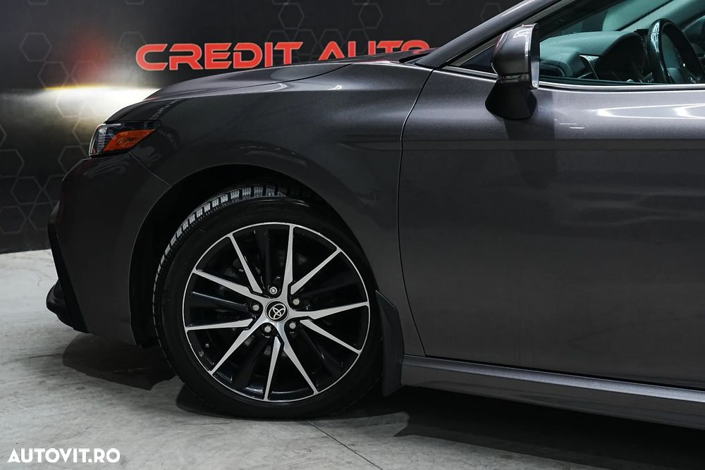 Toyota Camry Luxury - 24