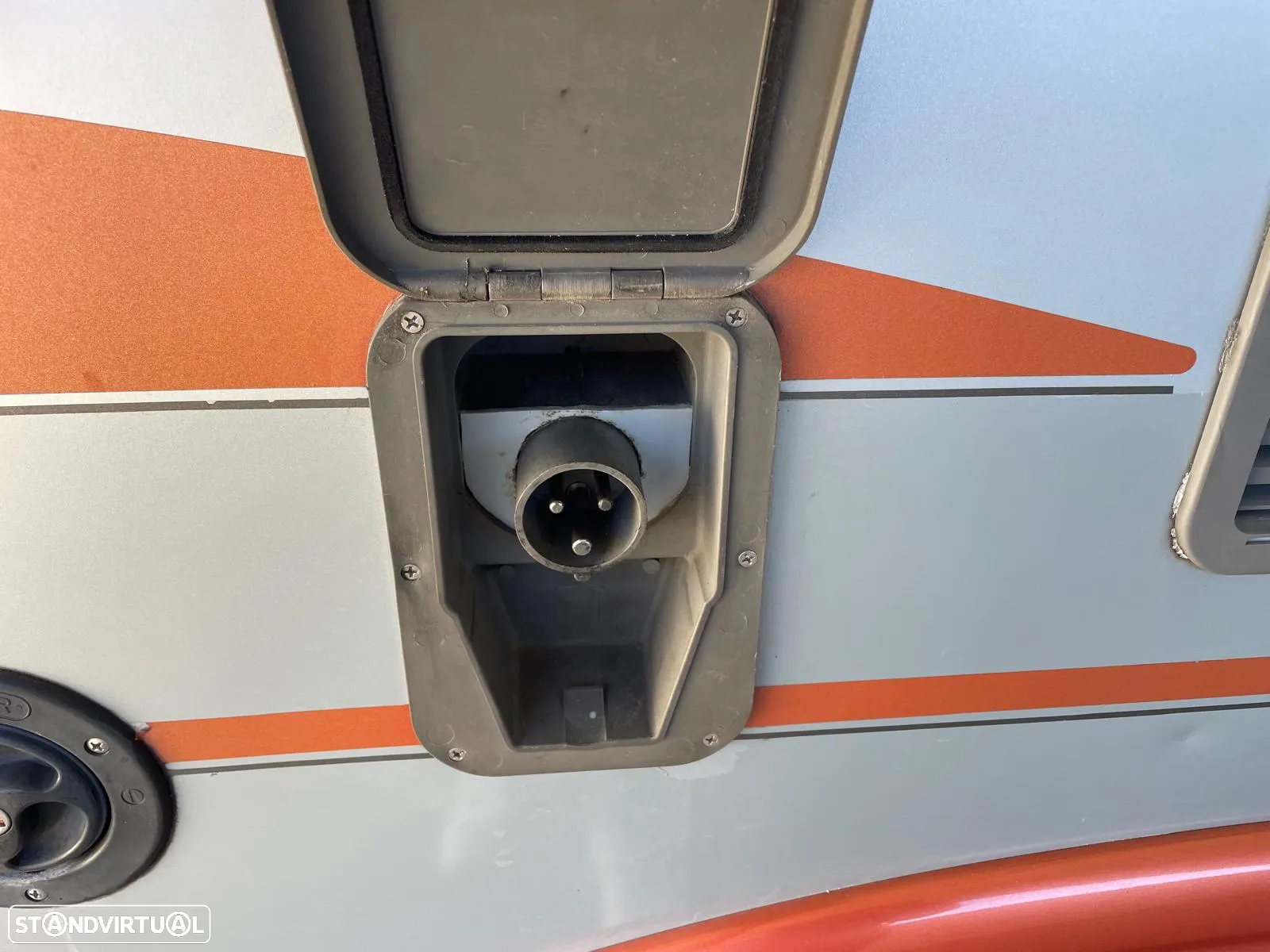 Burstner mega-van IT 675 - Autocaravana c/Cama Basculante - 50