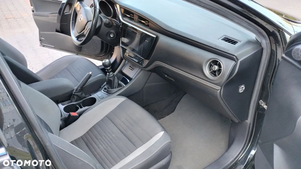 Toyota Auris 1.6 Premium - 11