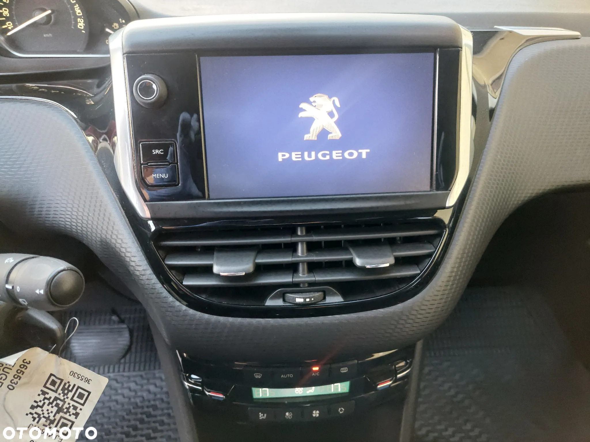 Peugeot 2008 1.2 Pure Tech GPF Signature S&S EAT6 - 22