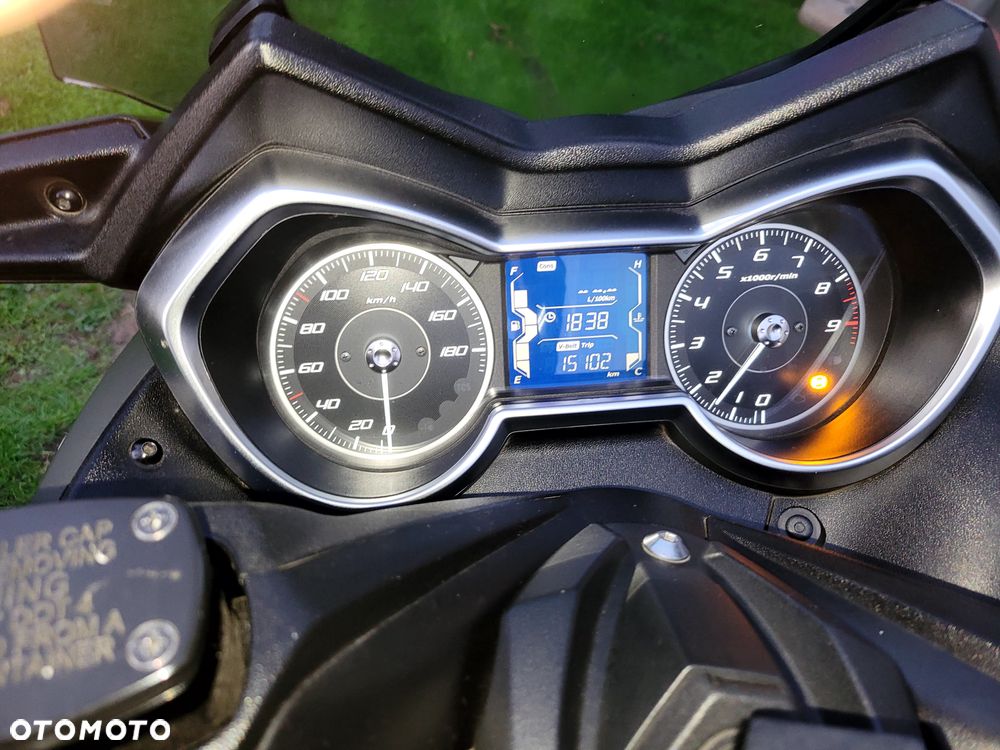 Yamaha X-max - 10