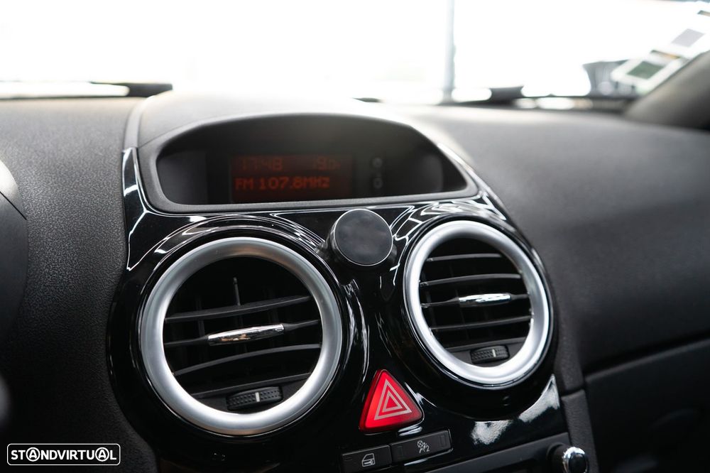 Opel Corsa 1.2 Go! FlexFuel - 27