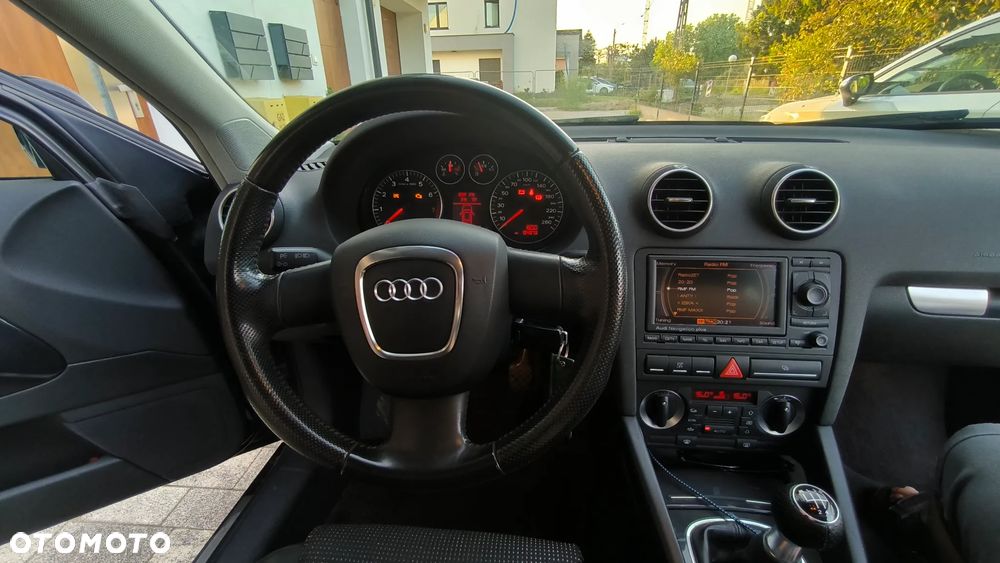 Audi A3 3-drzwiowe 1.6 Ambiente - 2