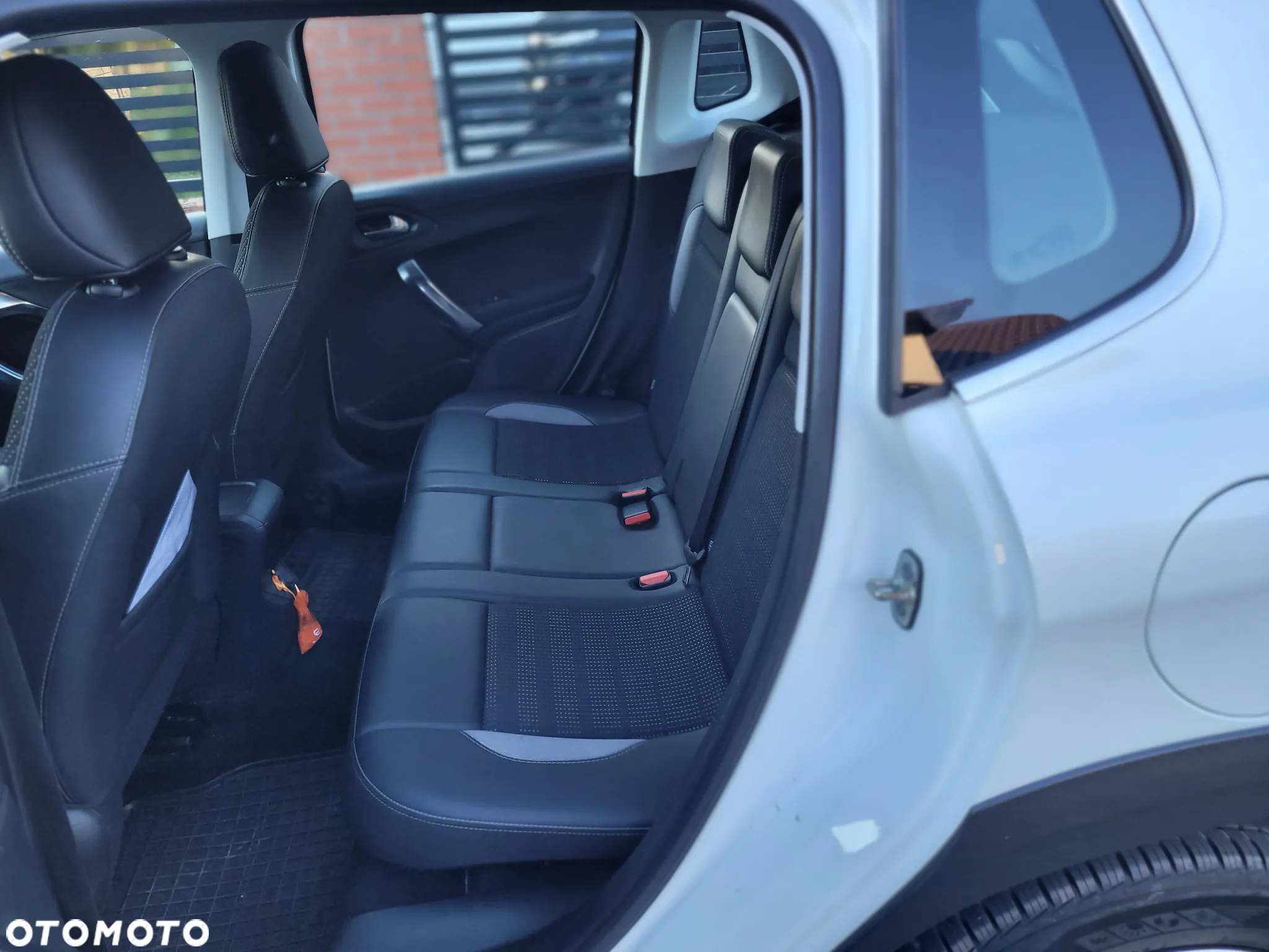 Peugeot 2008 1.2 Pure Tech Allure S&S - 12