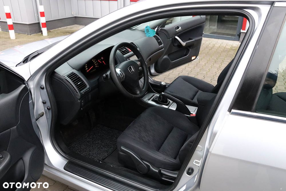 Honda Accord 2.0 i Executive - 19