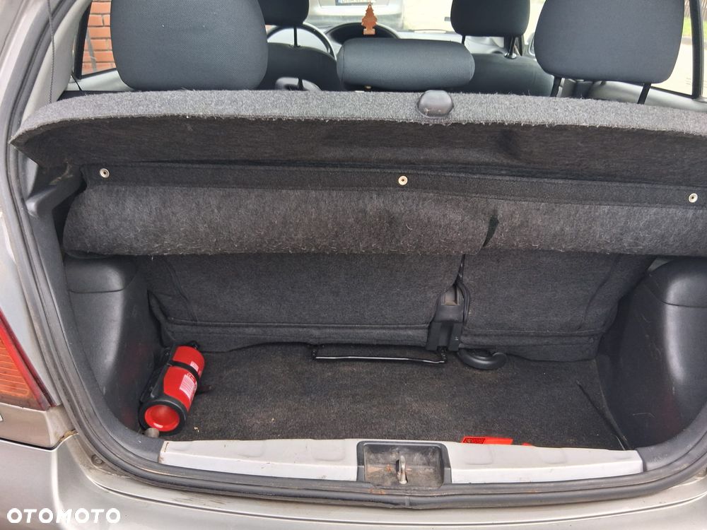 Toyota Yaris - 3