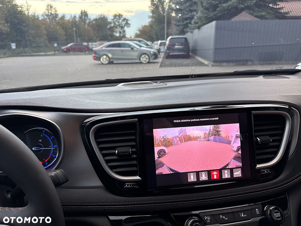Chrysler Pacifica - 35