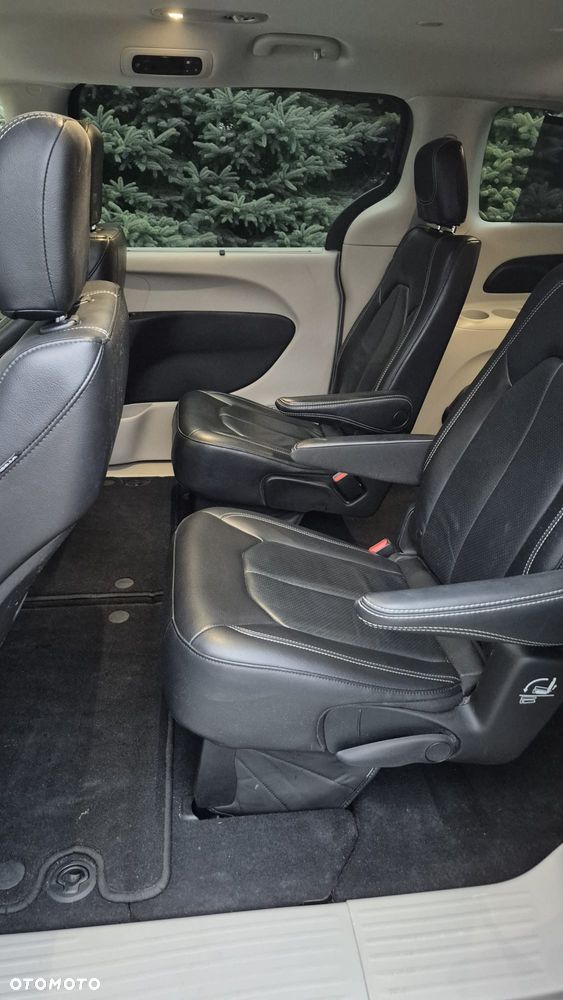 Chrysler Pacifica - 17
