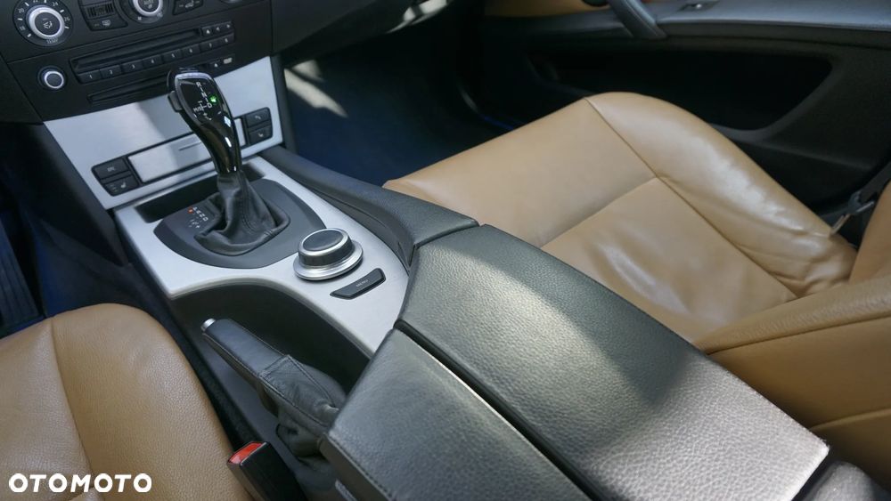 BMW Seria 5 520d - 25