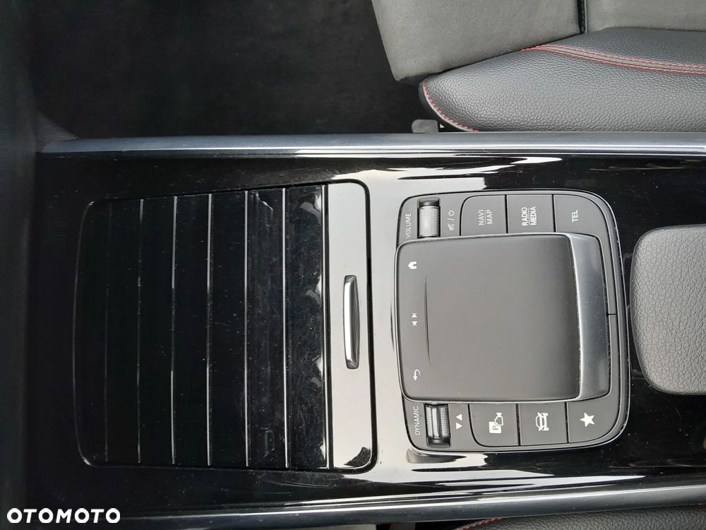 Mercedes-Benz GLA 200 AMG Line - 12