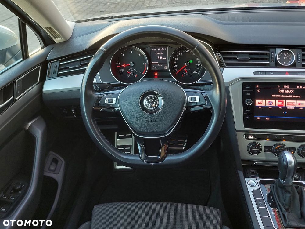 Volkswagen Passat - 21