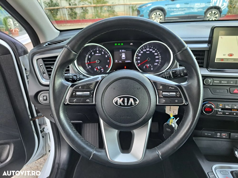 Kia Ceed - 11