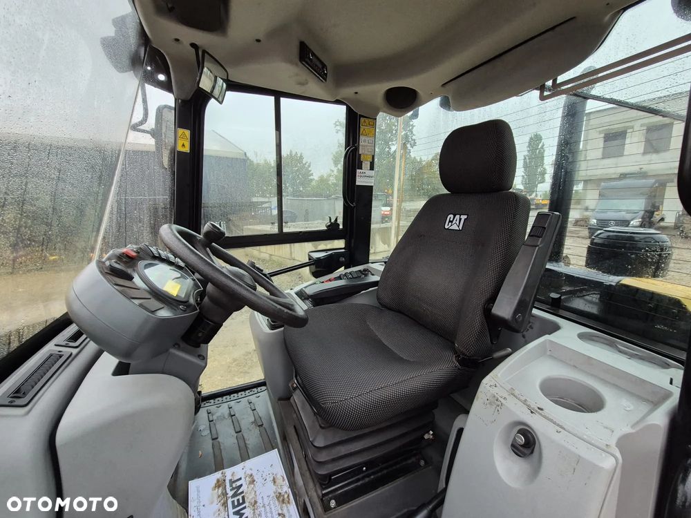 Caterpillar 906M - 12