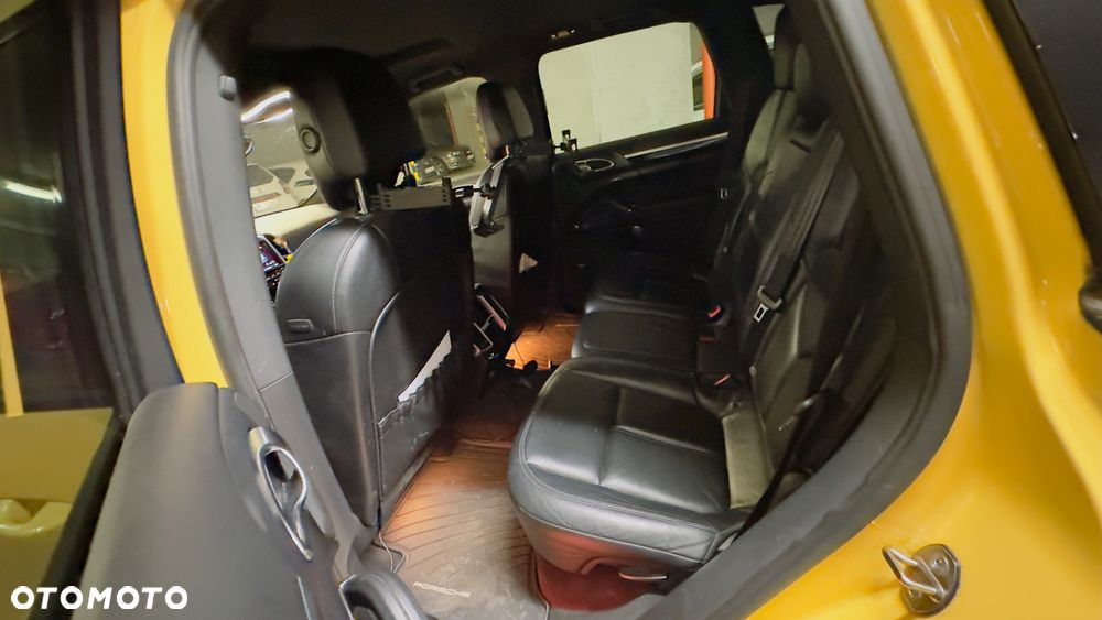 Porsche Cayenne - 12