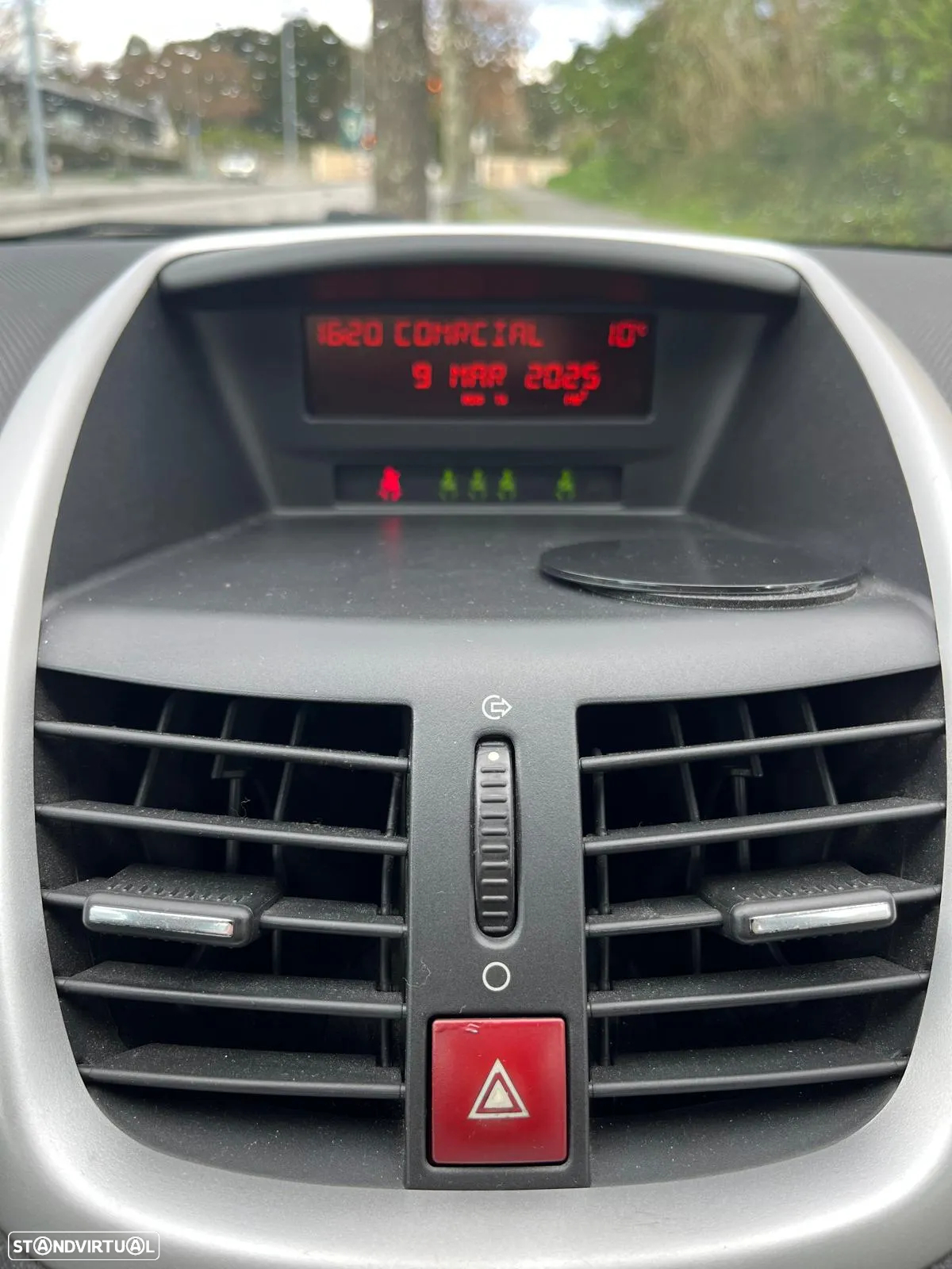 Peugeot 207 1.4 16V Trendy - 10