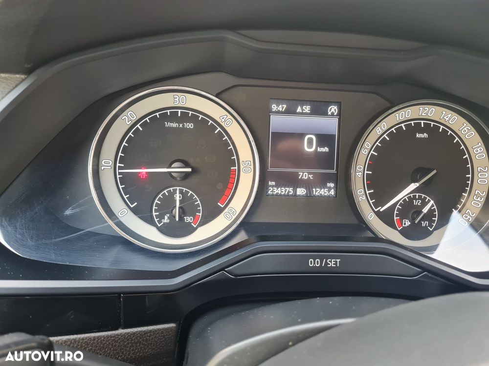 Skoda Superb Combi 2.0 TDI DSG 4X4 Laurin & Klement - 8