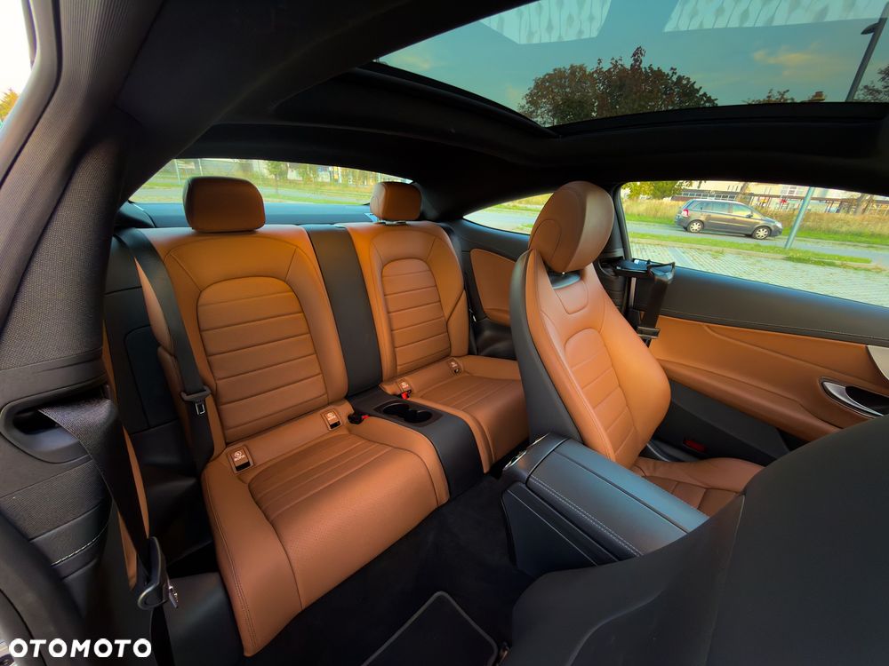 Mercedes-Benz Klasa C 300 4MATIC 9G-TRONIC - 32