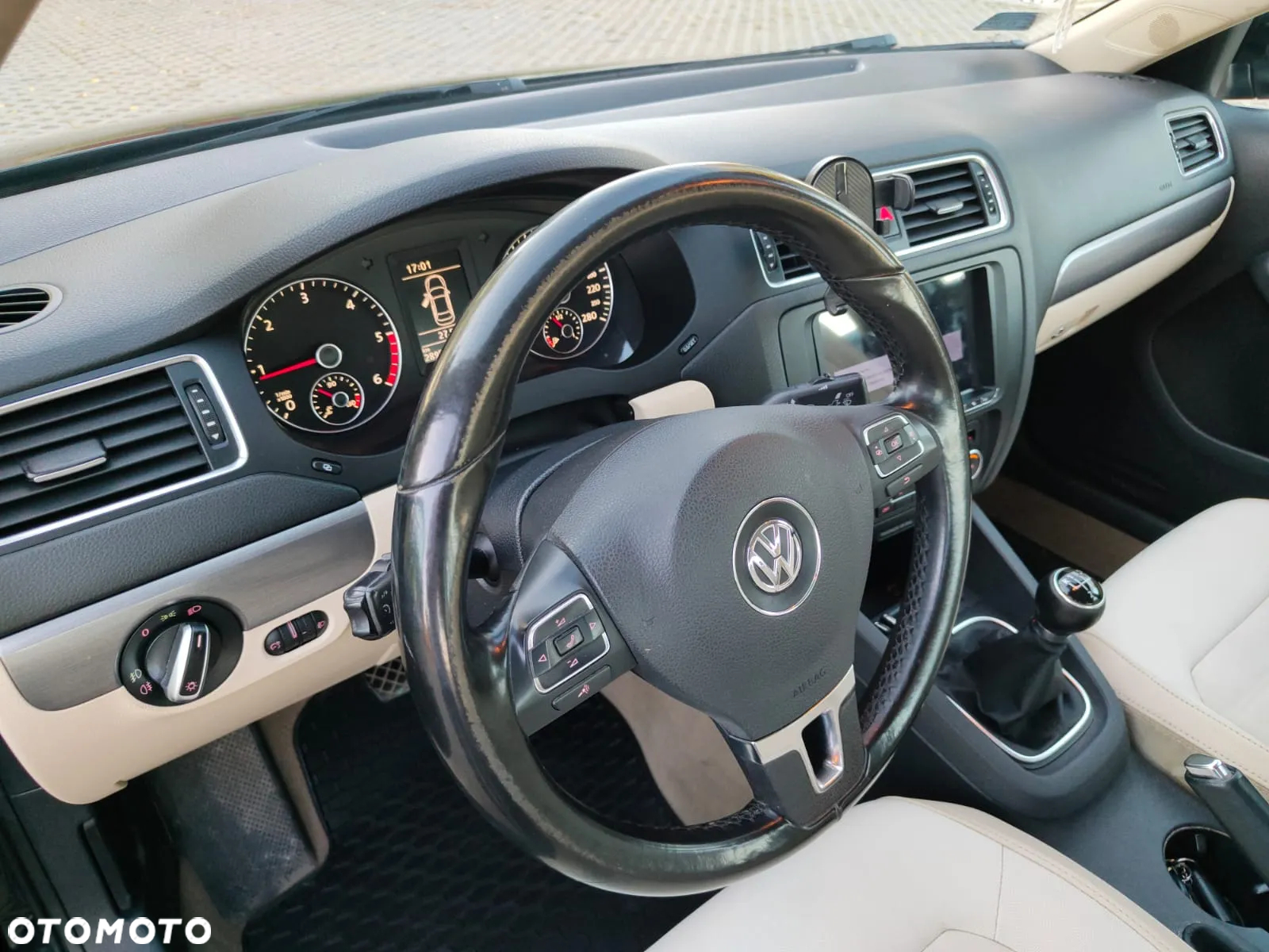 Volkswagen Jetta 1.6 TDI Highline - 11