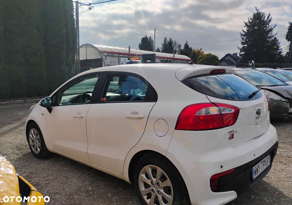 Kia Rio - 23