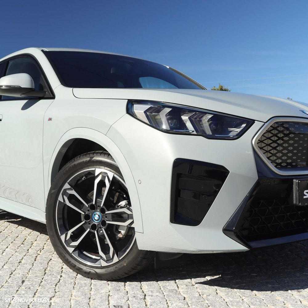 BMW iX2 eDrive20 Pack Desportivo M - 9