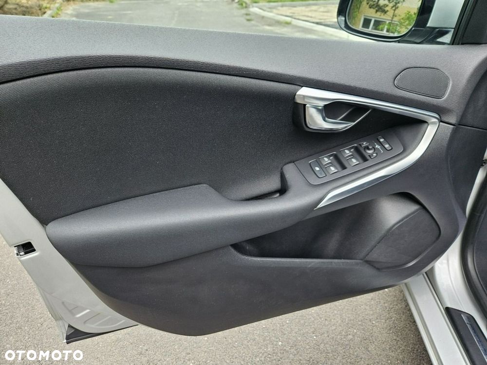 Volvo V40 D3 Geartronic Momentum - 17