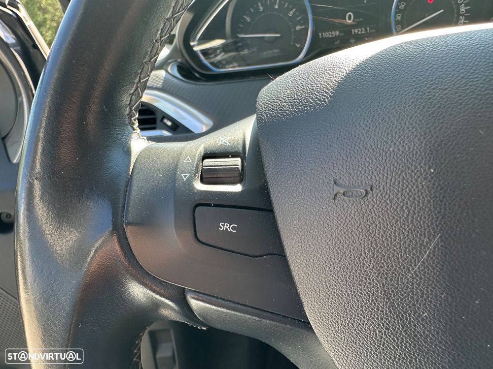 Peugeot 2008 1.2 PureTech Allure EAT6 - 25