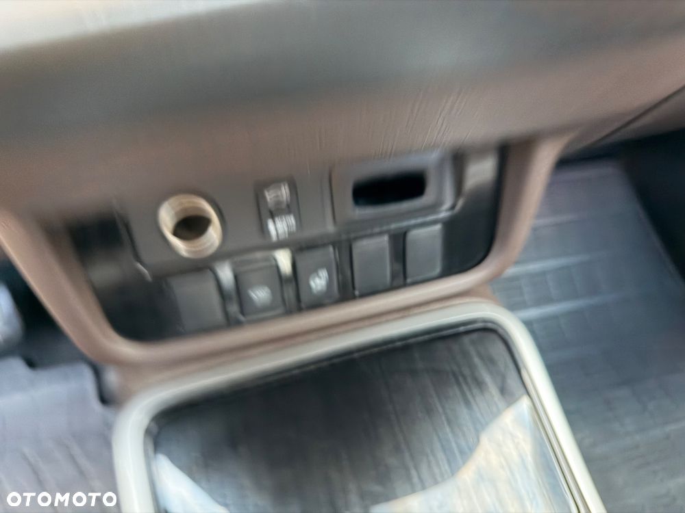 Mitsubishi Outlander Intense + - 21