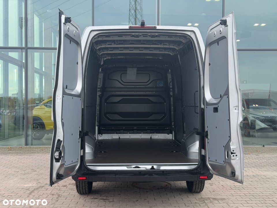 Nissan Interstar - 7