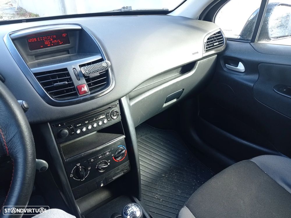 Peugeot 207 - 13