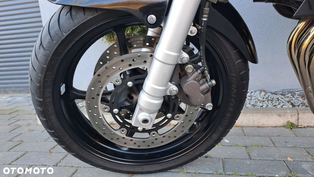 Yamaha FZ - 28