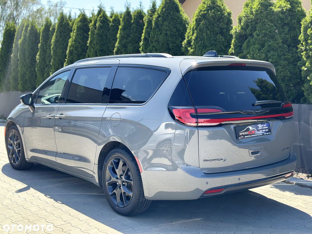 Chrysler Pacifica - 16