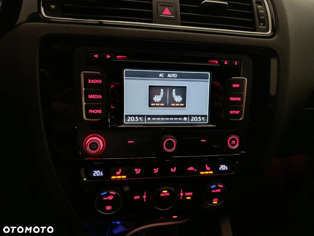 Volkswagen Jetta 1.4 TSI BMT Highline - 25