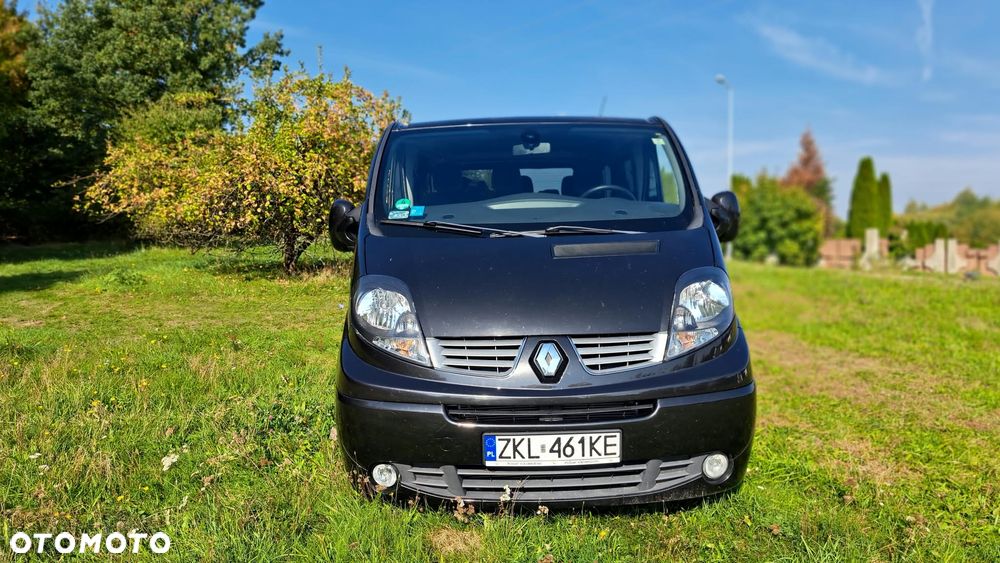 Renault Trafic Grand Passenger Black Edition - 4