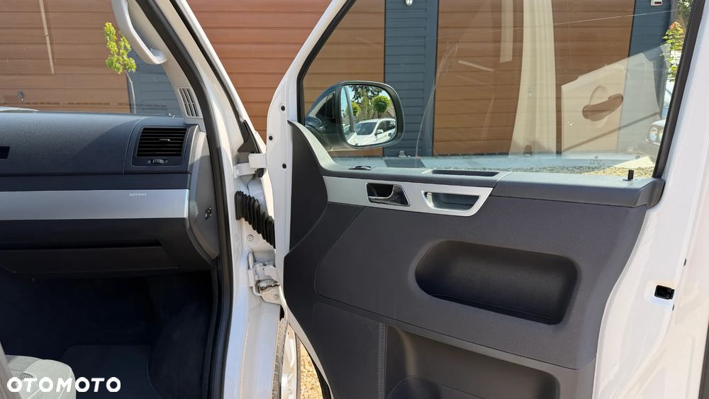 Volkswagen Multivan - 12
